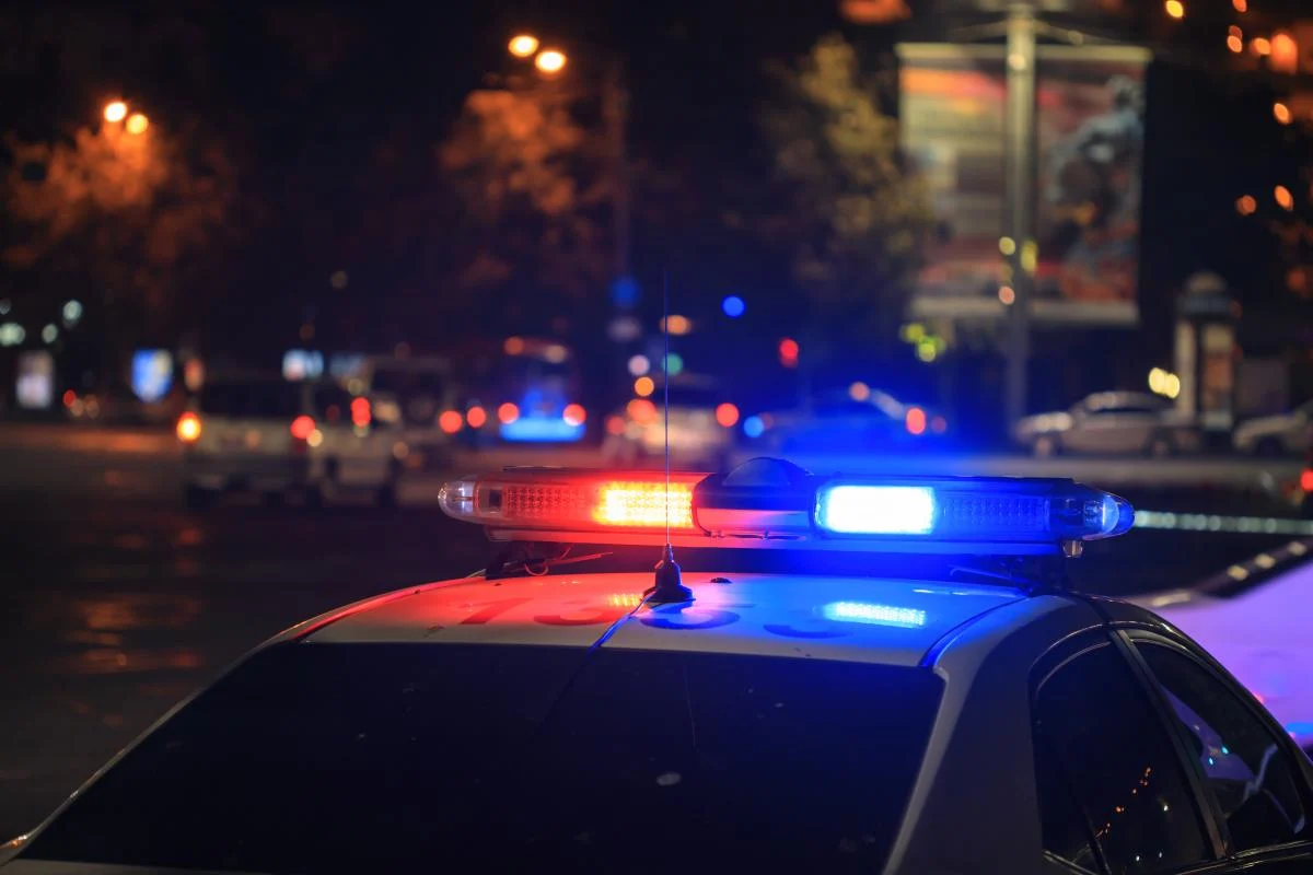 3 POLICE OFFICERS WERE WOUNDED IN AN ARMED ATTACK AT A SHOPPING MALL