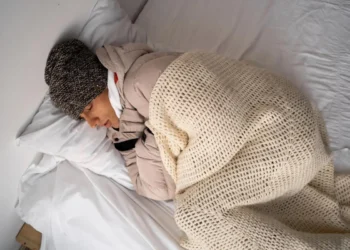6 SMART WAYS TO HEAT YOUR BEDROOM AT NIGHT WITHOUT USING A HEATER