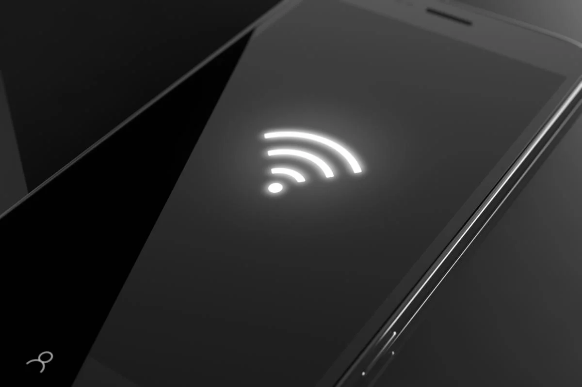 SECURITY EXPERTS RECOMMEND DISABLING A SMARTPHONE FEATURE