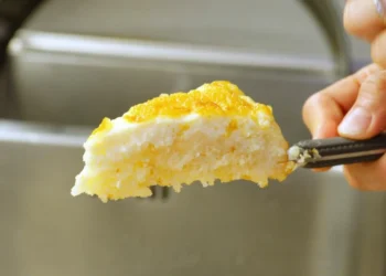 THIS ITALIAN PIE IS BAKED WITHOUT FLOUR OR BAKING POWDER