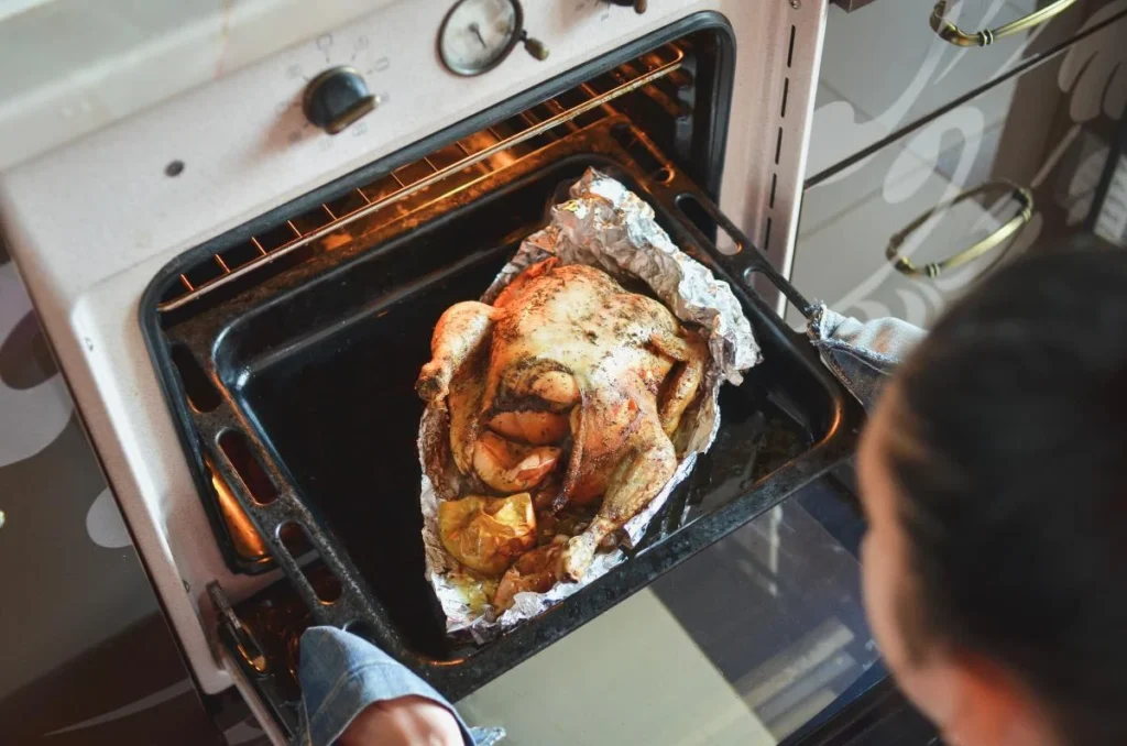 WHICH SIDE OF ALUMINUM FOIL SHOULD WE USE TO WRAP AND COOK FOOD?