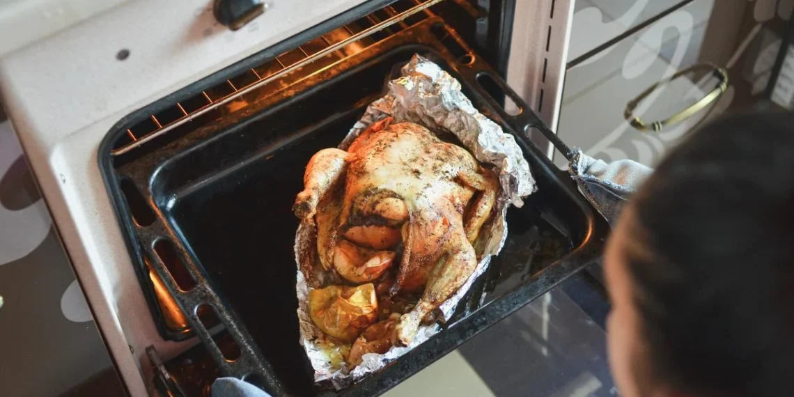 WHICH SIDE OF ALUMINUM FOIL SHOULD WE USE TO WRAP AND COOK FOOD?